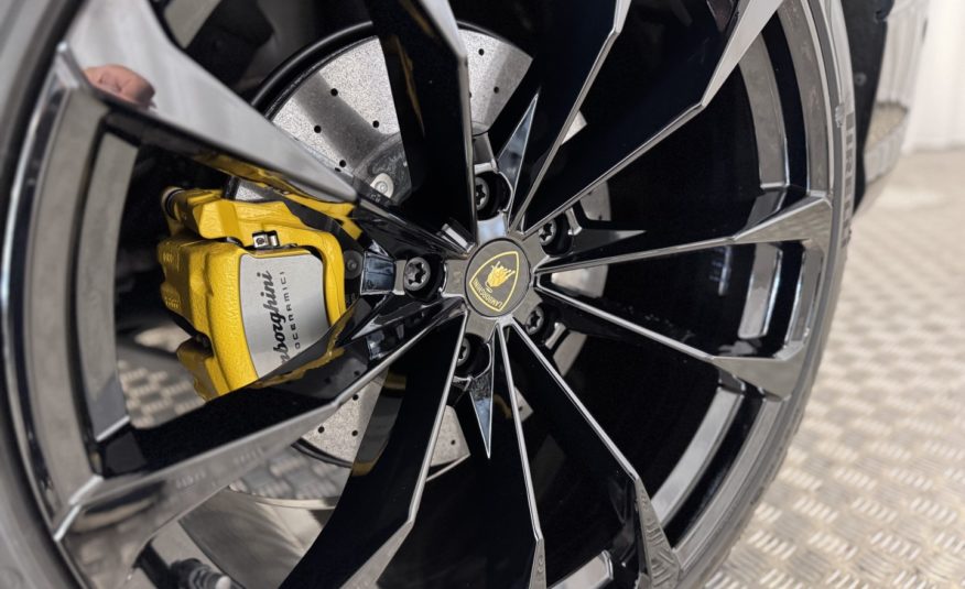 2022 LAMBORGHINI URUS 4L0 V8 650CV BVA8 RACING AKRAPOVIC